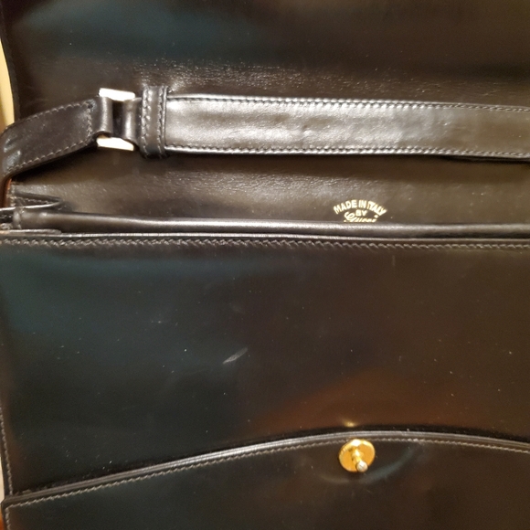 1960s Black Leather Gucci Shoulderbag/Clutch. Brass Hardware. - Picture 7 of 16
